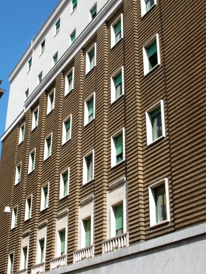 Via raffaele viviani naples windows