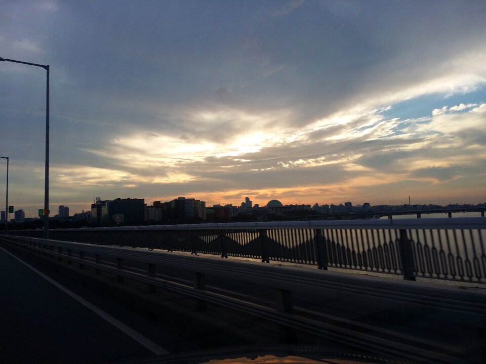 Mapo bridge houses of parliament sky