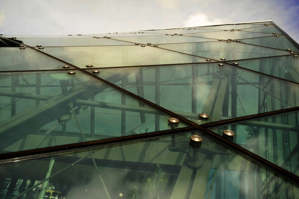 Roof architecture mirroring