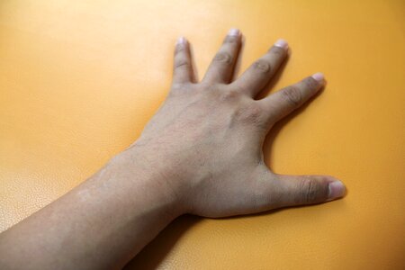 Man hand the hand