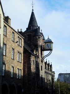 Building clock house