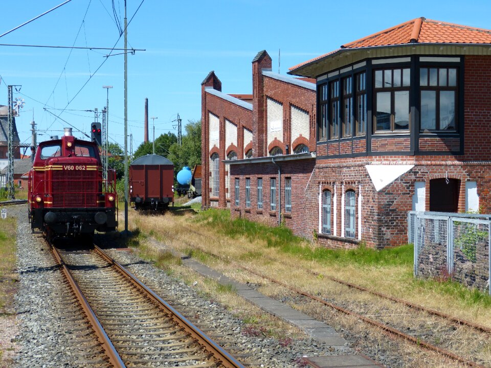 Track transport traffic