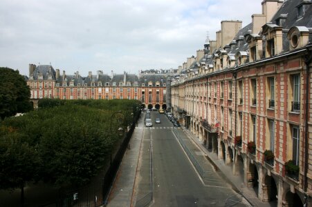 Place de vosges facades paris