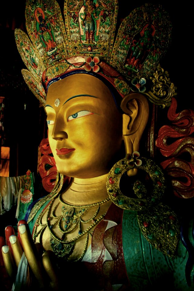 Statue goddess gold
