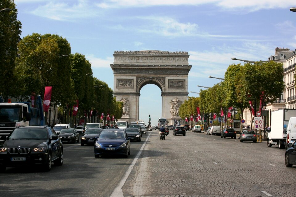 Arch of triumph champs elysees avenue paris