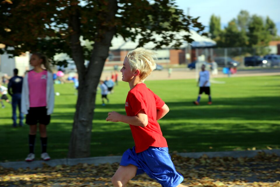 Child red shirt race