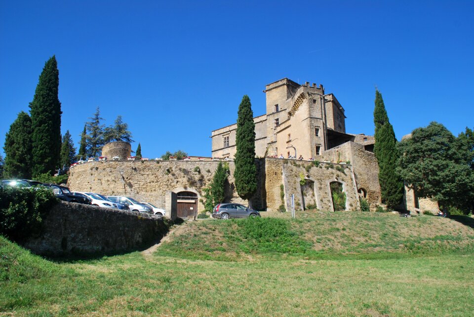 Lourmarin castle provence