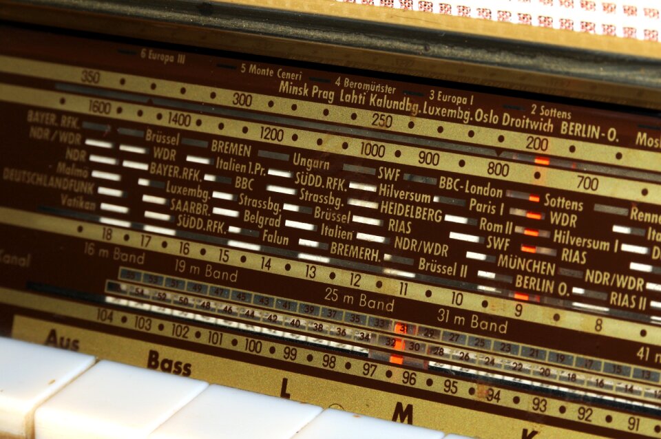 Keys nostalgia transistor radio photo