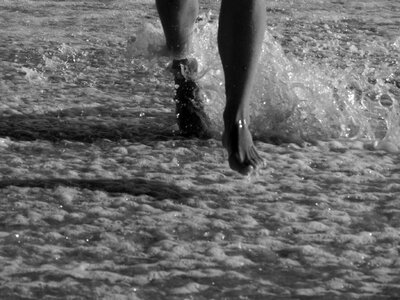 Run feet sea