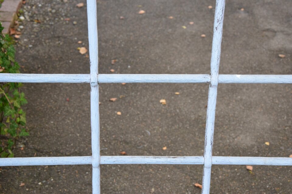 Secure imprisoned border