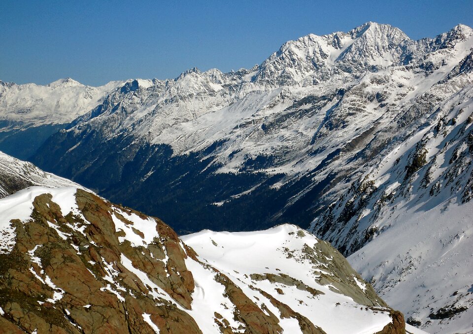 Mountains tops snow