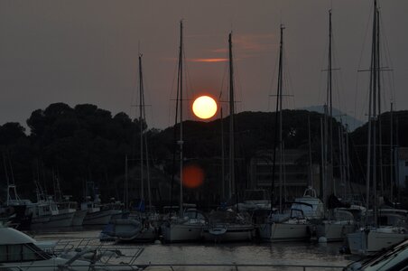 Sun pontoon port