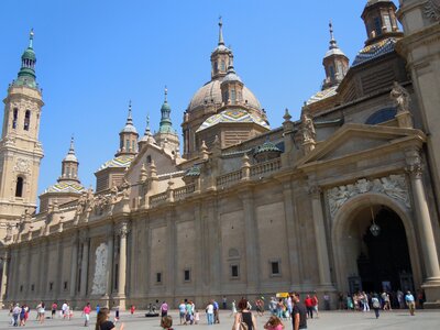 Abutment basilica building