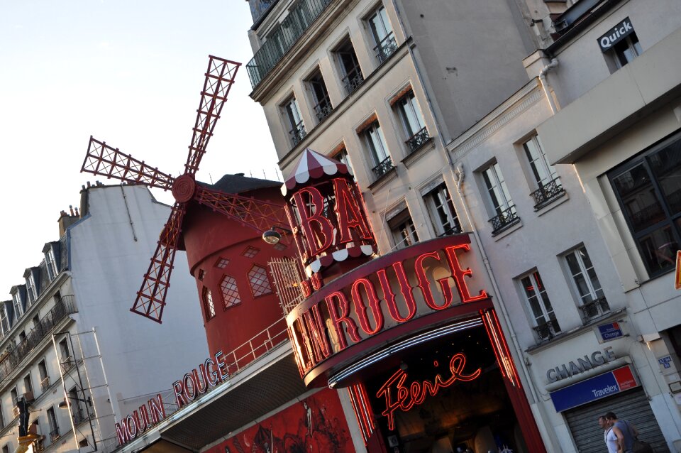 Moulin rouge paris cabaret