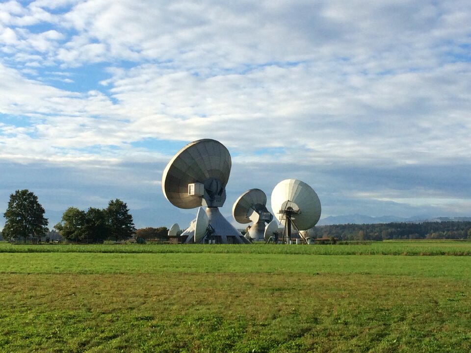 Telescope parabolic mirrors transmitter