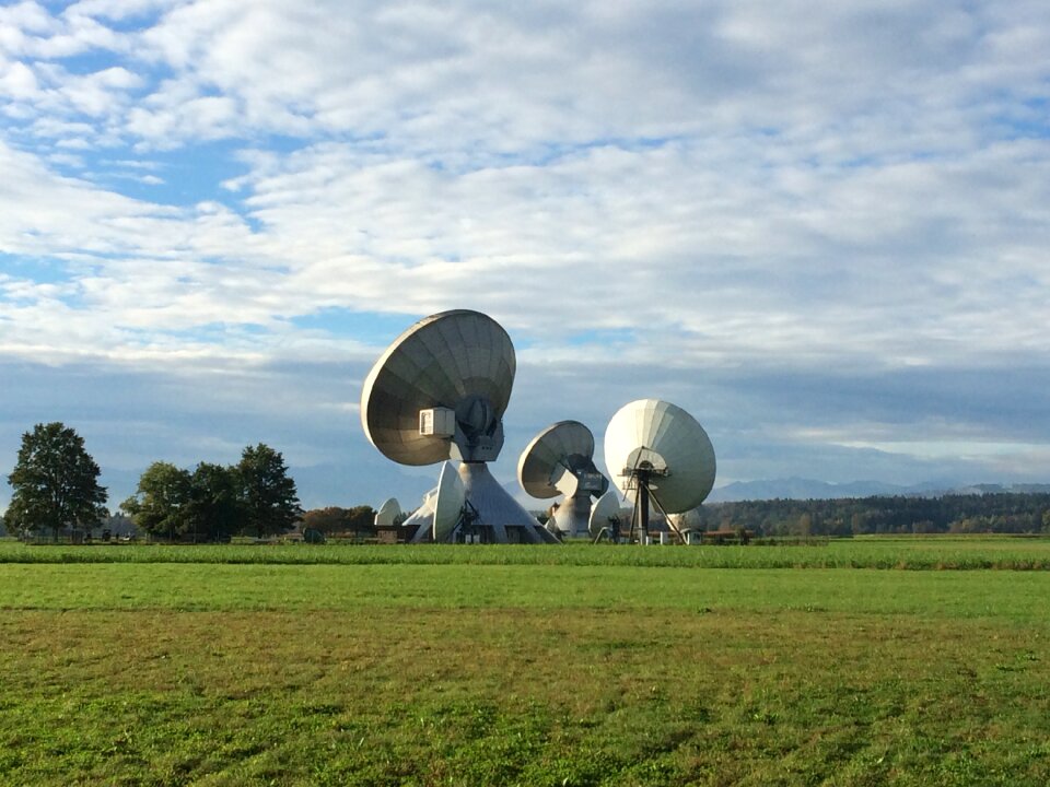 Telescope parabolic mirrors transmitter photo