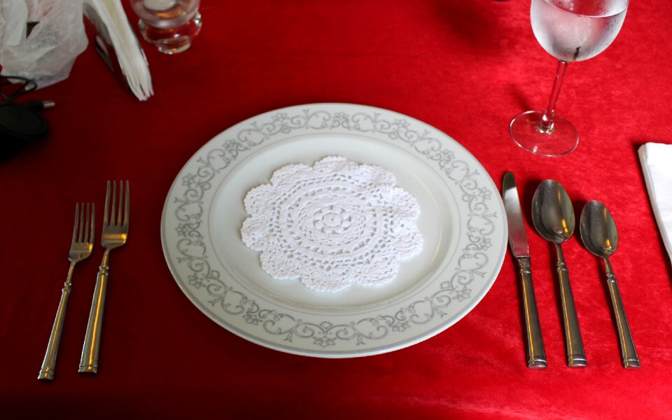 Dining room plate knife