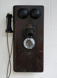Wall communication connection