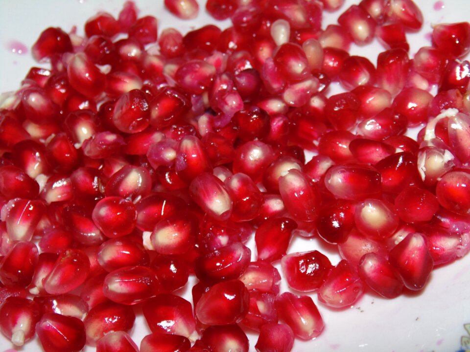 Pomegranate cleaned red fruit