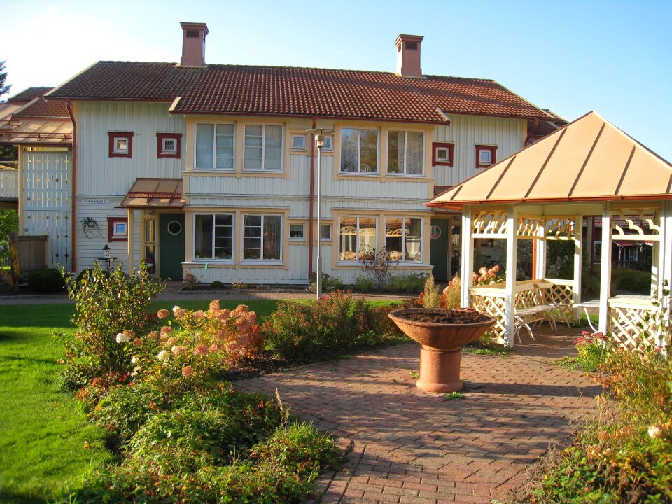 Chimneys gazebo plants