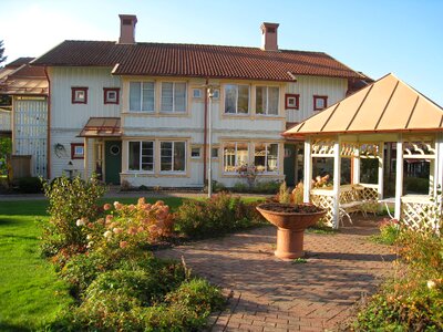 Chimneys gazebo plants