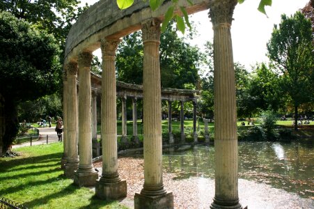 Columns parc monceau paris