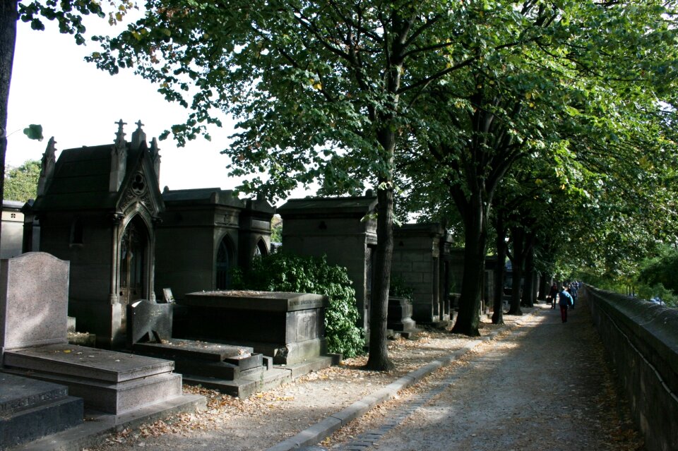 Tombs pere lachaise paris