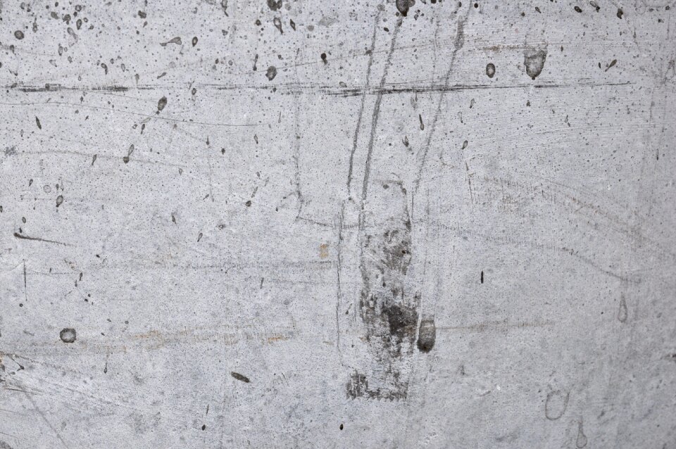 Concrete wall trist