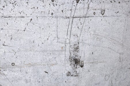 Concrete wall trist