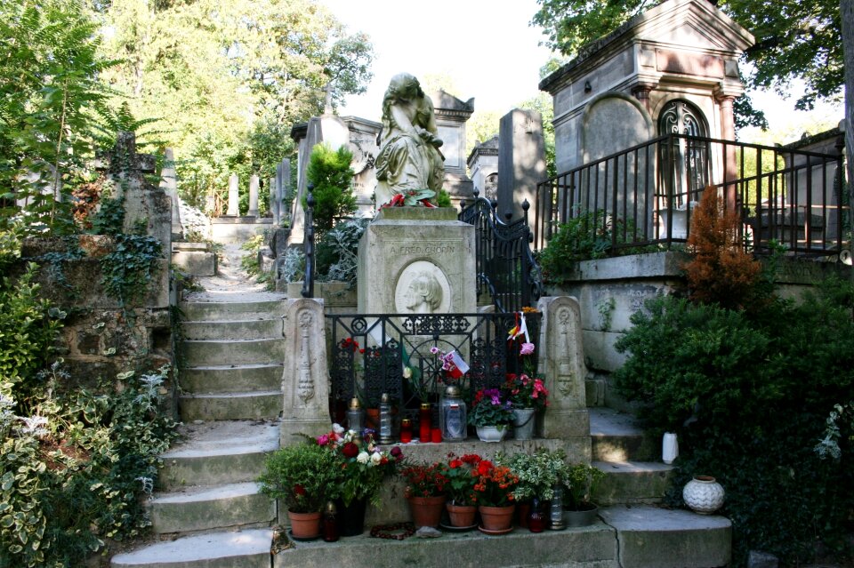 Cemetery pere lachaise paris