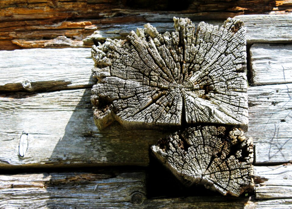 Grain log cabin bar