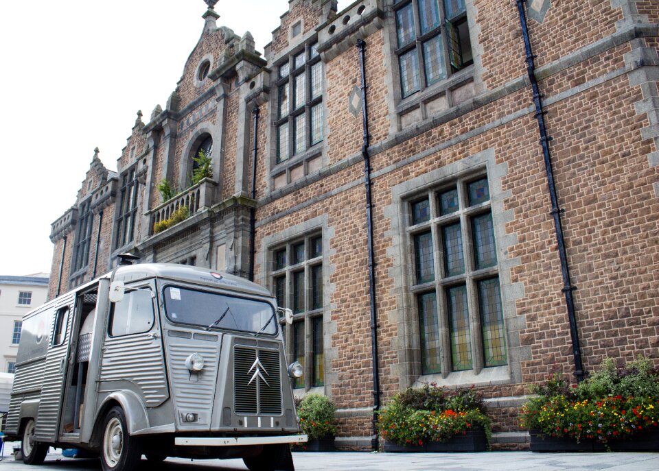 Lorry retro building