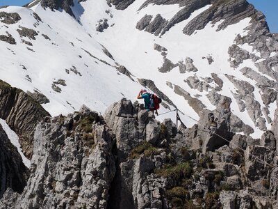 Mountaineer lenses ridge climbing