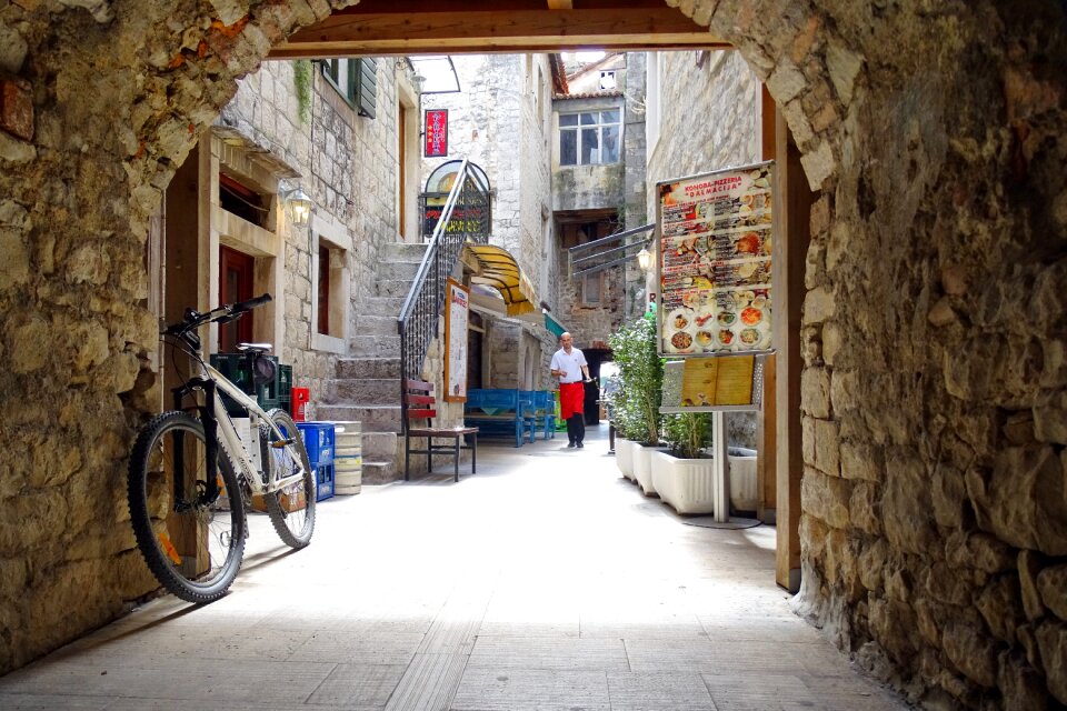 Dalmatia streetscape goal