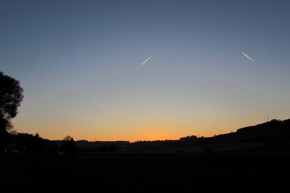 Aircraft sky contrail