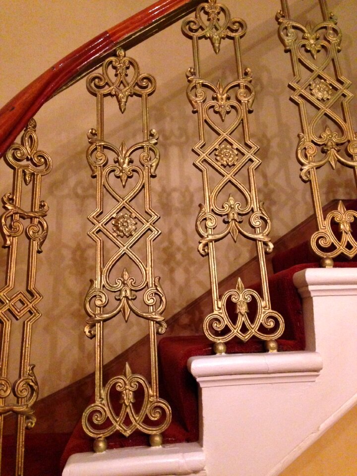 Architecture railing rise