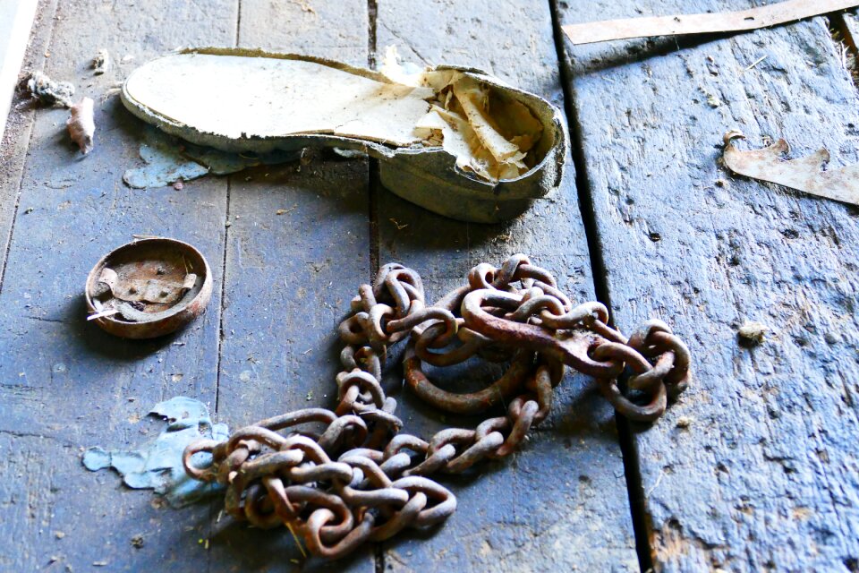 Destroyed chain iron chain