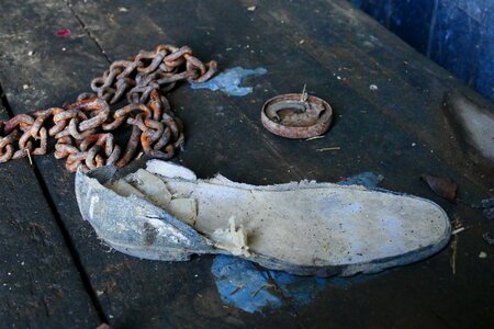 Destroyed chain iron chain photo