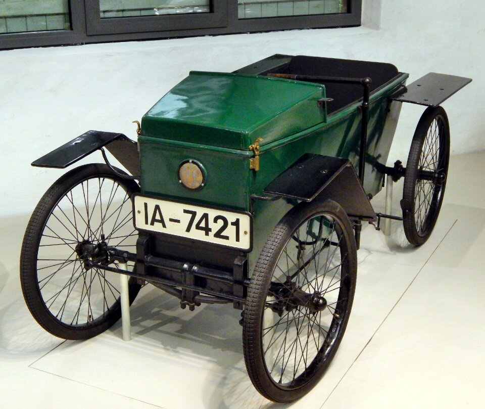 Antique auto monument antique
