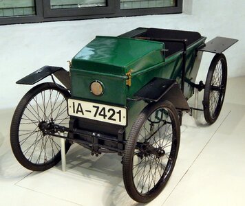 Antique auto monument antique