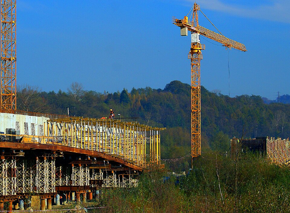Building construction of a bridge work
