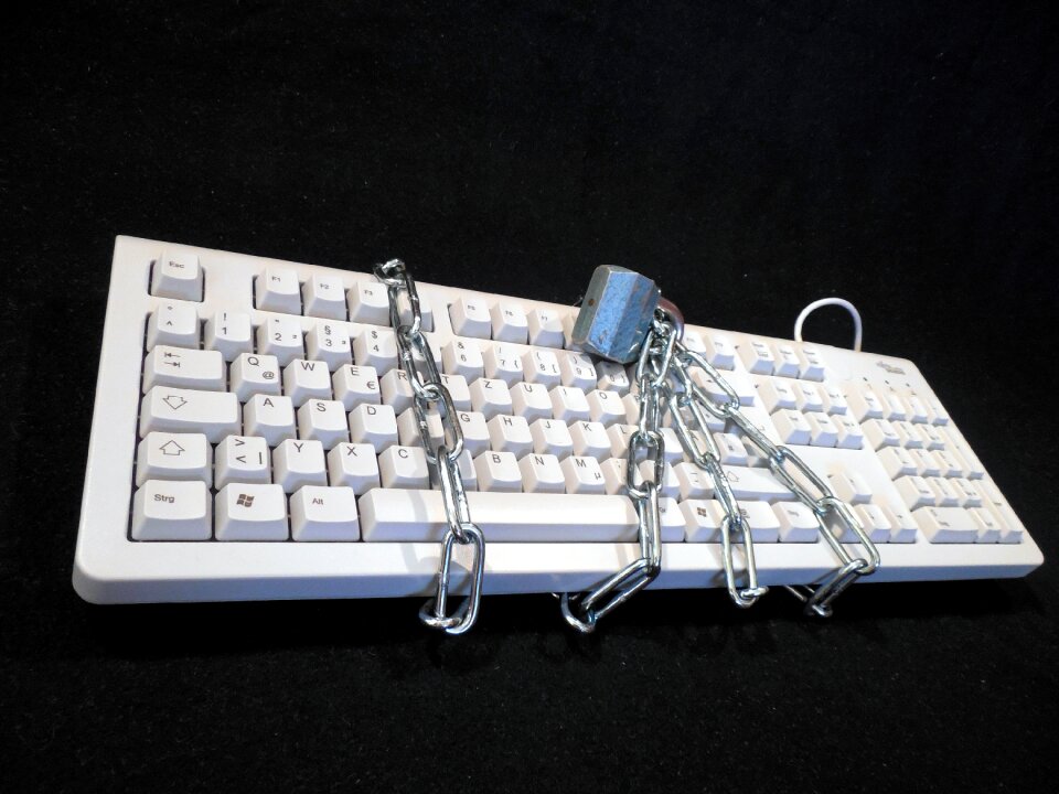 Chain castle security