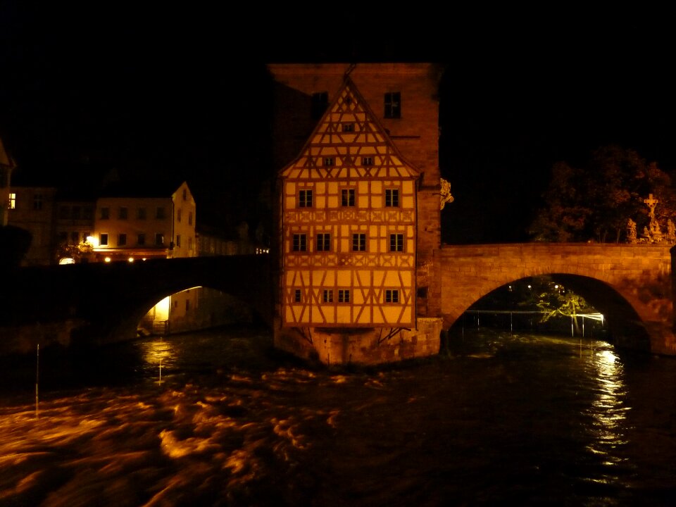 Night photograph truss building