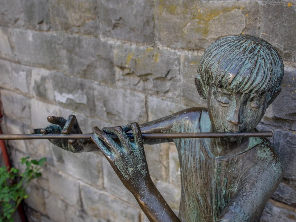Statue instrument woodwind