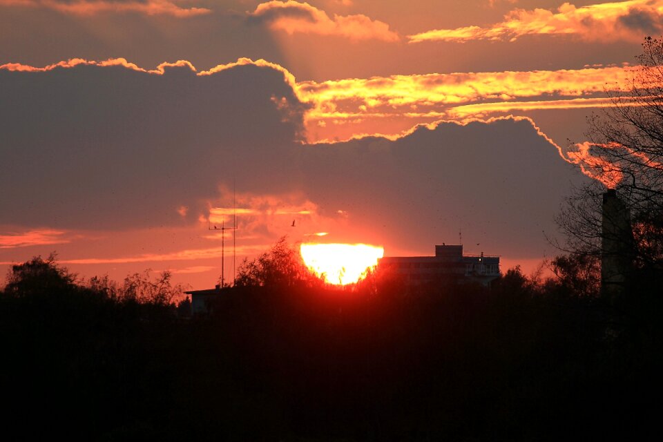 Sun red sky