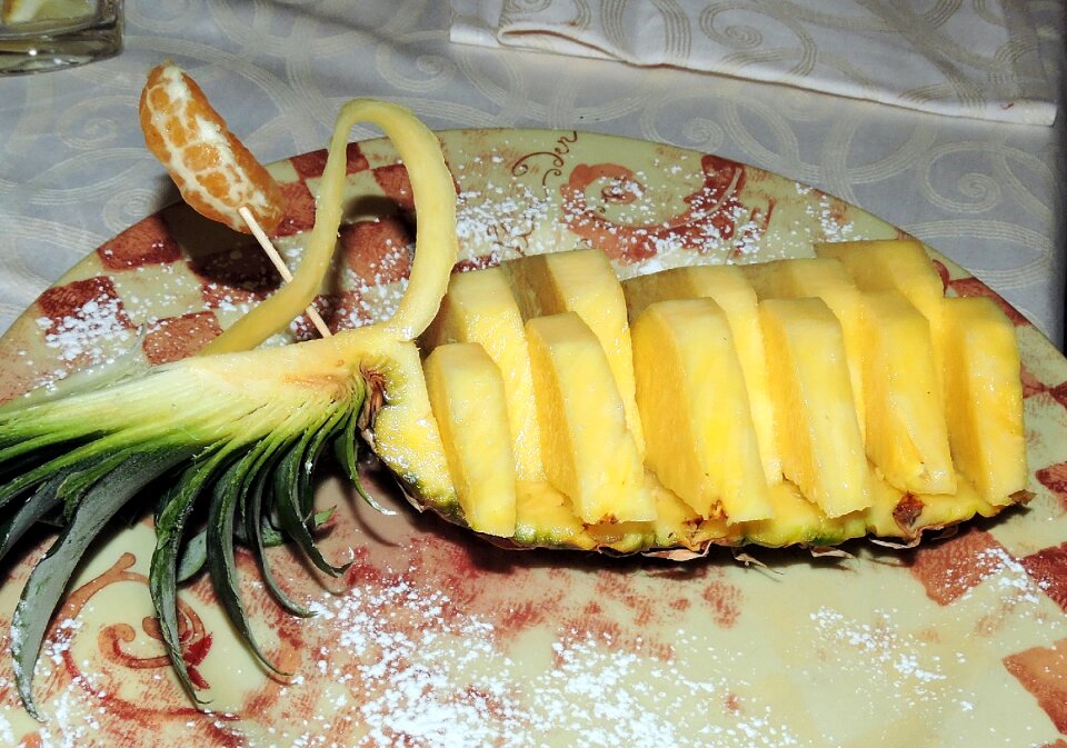 Cutting decorated artistic