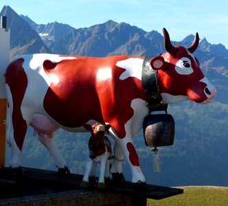 Milk cow artificial statue