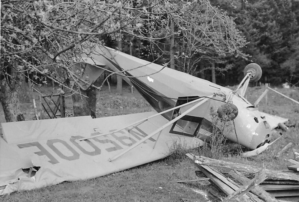Airplane wreck wreckage