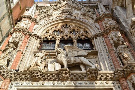 Palace venetian lion photo