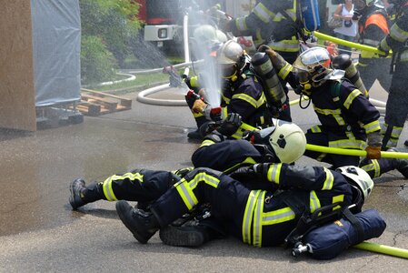 Firefighters delete breathing apparatus